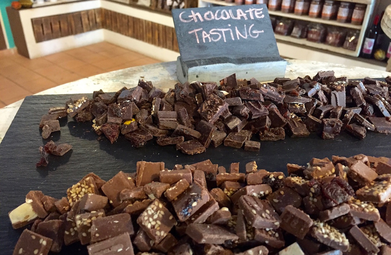 Cacao pods and chocolate bars made from Dominican cacao